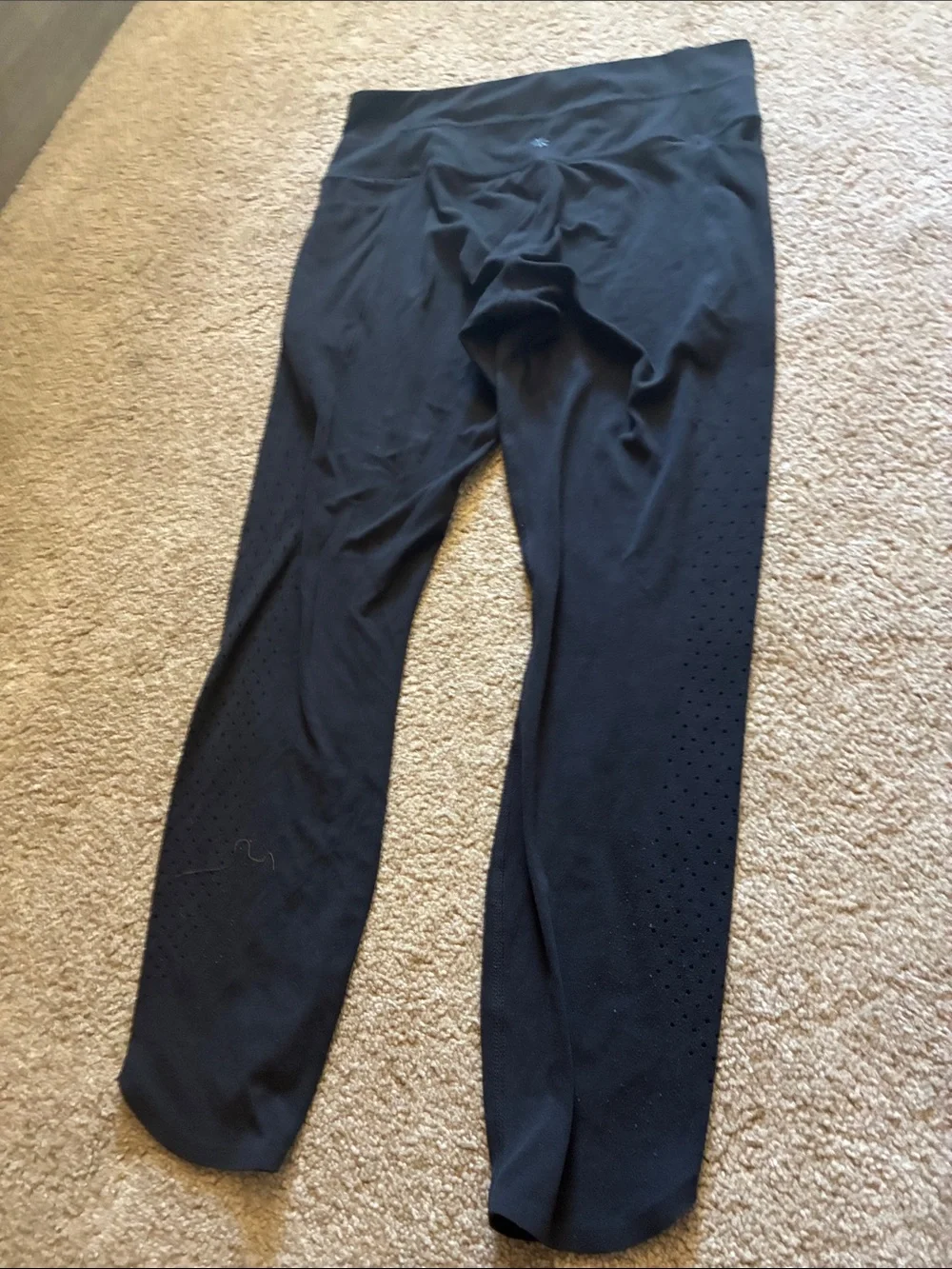 Athleta Black Contender Laser Cut Perforated Pocket 7/8 Leggings size M - Picture 6 of 6